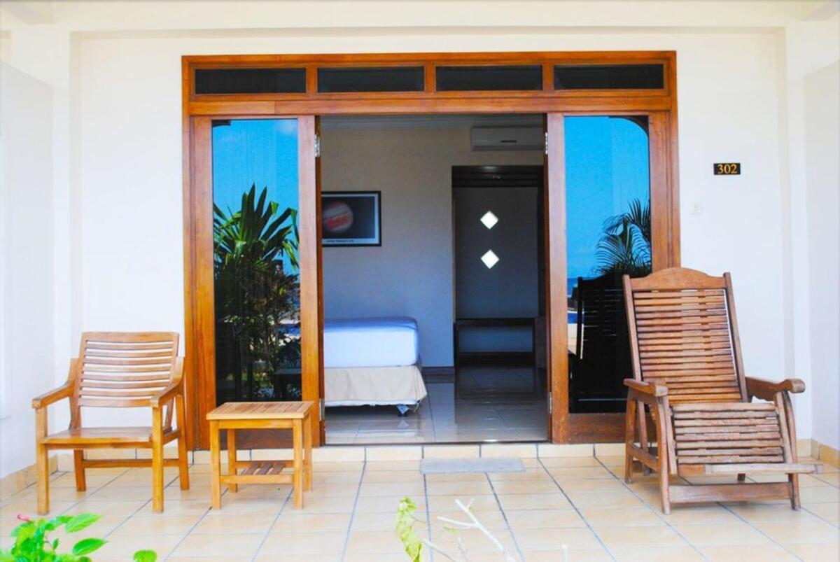 Lombok Beach Hotel Montongbuwoh Exterior foto
